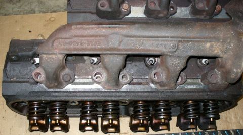 1992 Ford Bronco - Passenger side stock manifold on GT40P head. Easy spark plug access.
