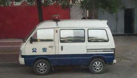 1998 Ford Crown Victoria - This van, marked with Chinese characters and 'CHANGAN', appears to be a police vehicle.
