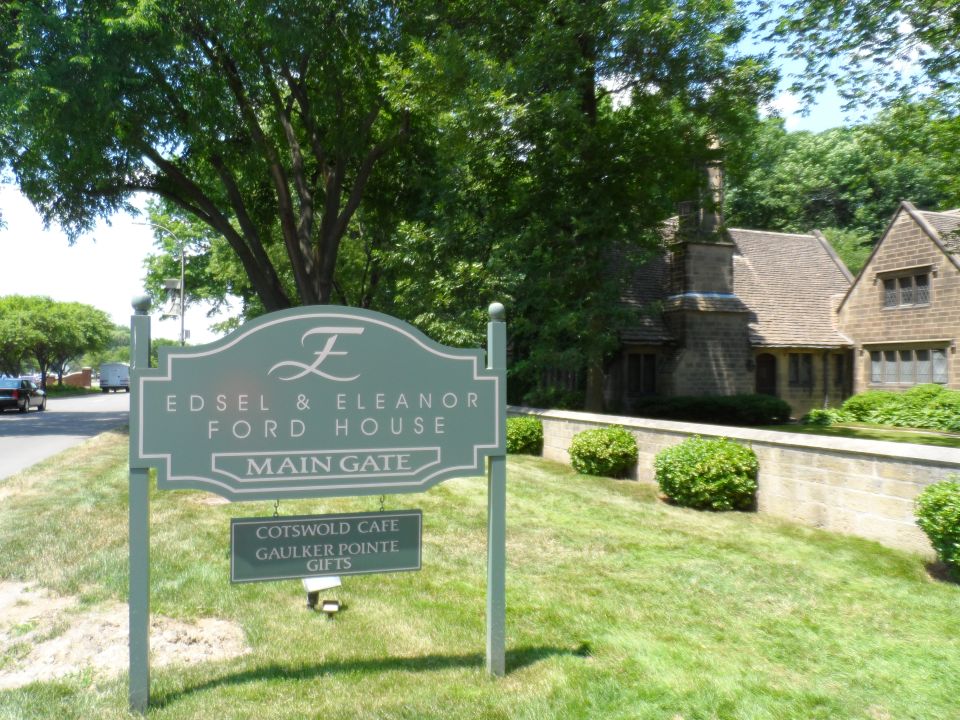 Sign for Edsel & Eleanor Ford House Main Gate