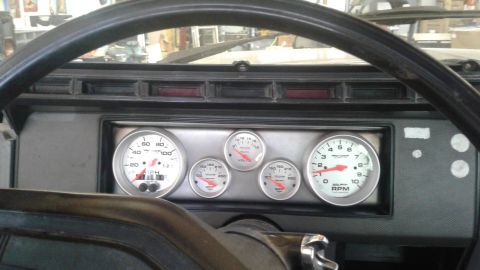 1985 Ford Bronco - Gauges slid in