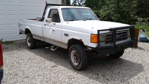 1996 Ford F-350 - Cab is fairly rusty, but the bed is decent.