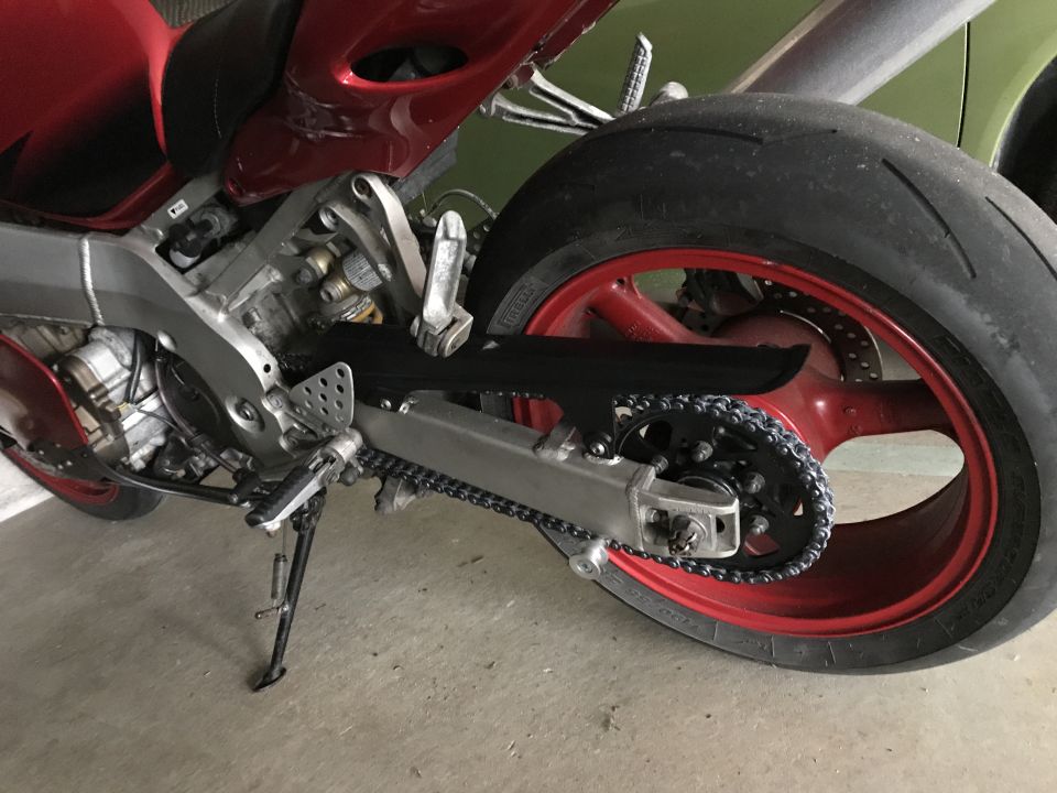 1998 ZX9R Rear chain guard installed