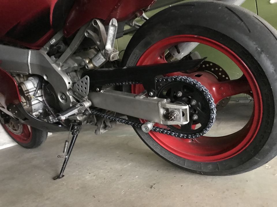 1998 ZX9R Rear chain guard installed