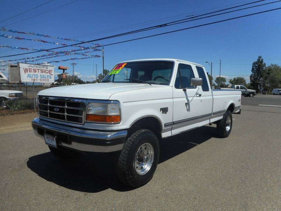 1995 Ford F-250 “La Flama Blanca”