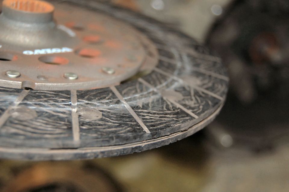 Worn clutch disc with visible fibers and reinforcement strips.