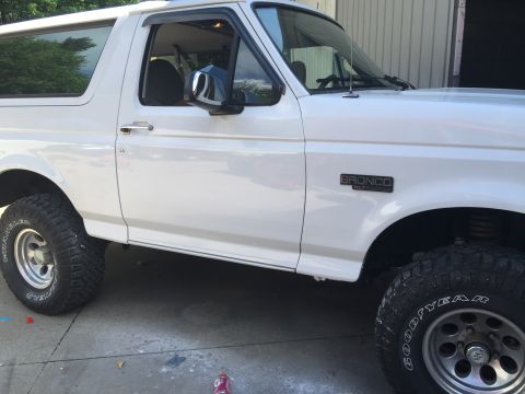 1996 Ford Bronco photo
