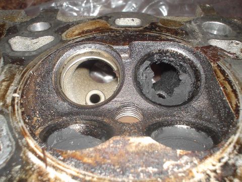 1999 Ford Taurus - Mor cloged primary intake ports.....i cant believe the engine was still running, oh wait...it wasn't...