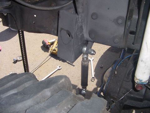 1991 Ford Bronco - Support on the rear of the mount