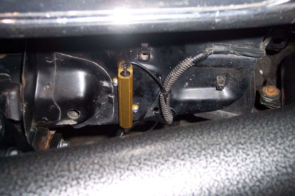 Gold resistor wired to vehicle chassis