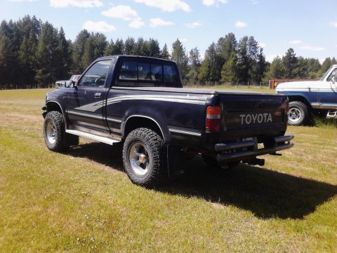 1993 Toyota Pickup/SR5 - Black 1993 Toyota Pickup/SR5 with aftermarket tube bumpers and a bed cover.