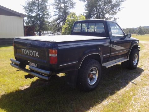 1993 Toyota Pickup/SR5 - This Toyota pickup truck appears to be from the early 1990s, not a 1993 model.