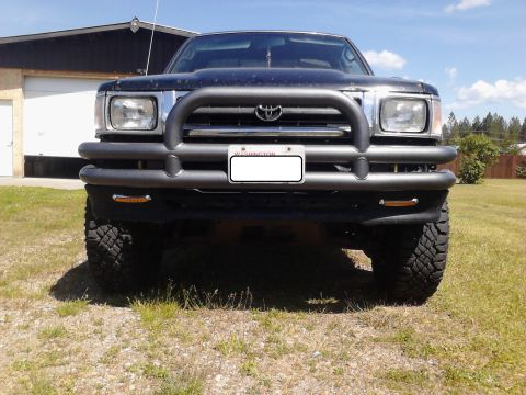 1993 Toyota Pickup/SR5 - Front view of a 1993 Toyota Pickup/SR5 with a bull bar installed.