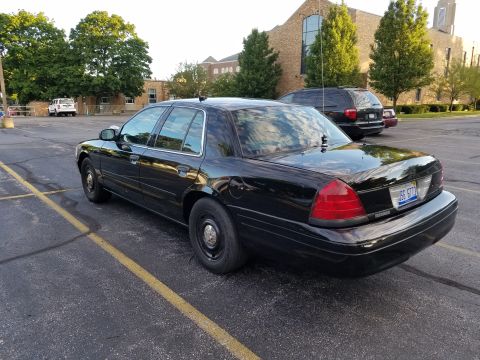 2004 Ford Crown Victoria photo