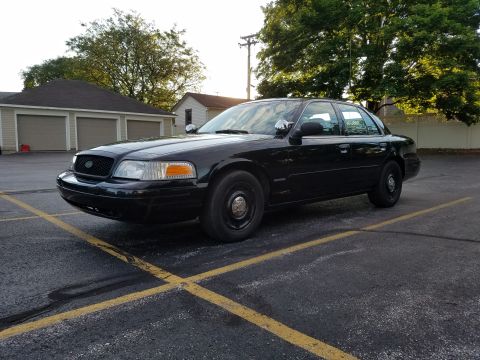 2004 Ford Crown Victoria photo