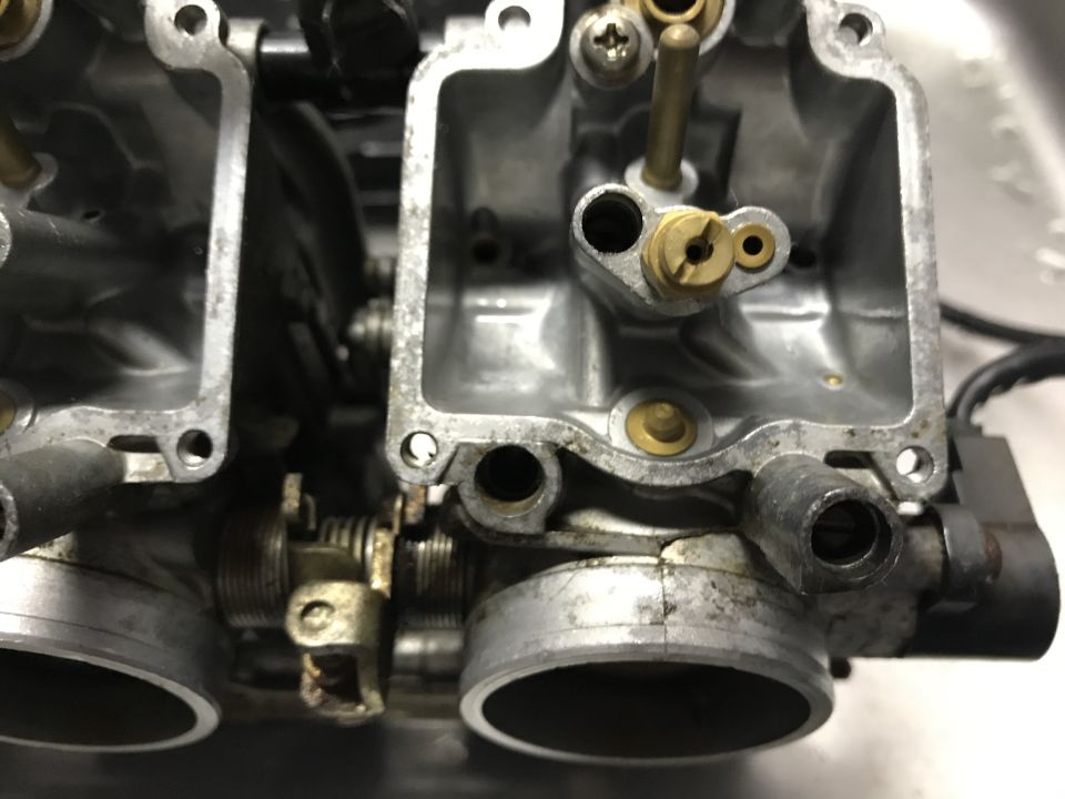 1998 ZX9R carb cleaning and syncing