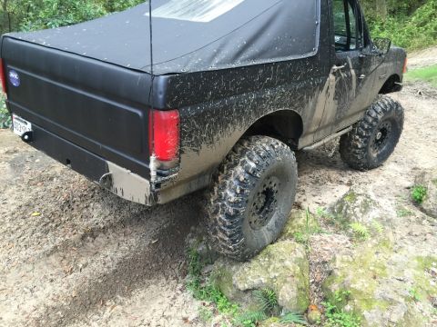 1989 Ford Bronco - This muddy 1987 Ford Bronco navigates a challenging off-road course.