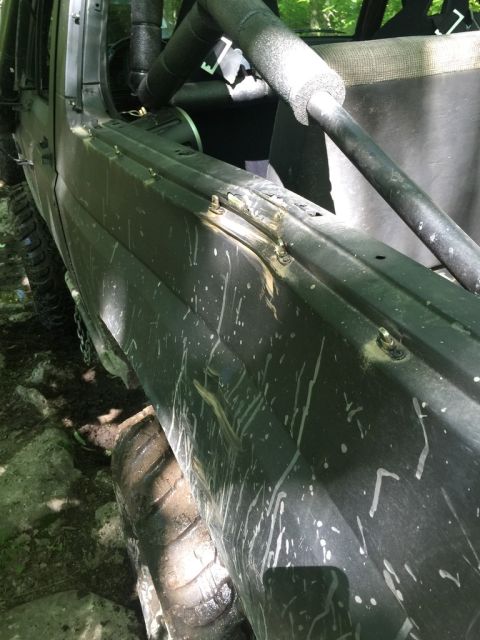 1989 Ford Bronco - This vehicle has a roll cage and appears to have been used off-road, as evidenced by the mud splatter.