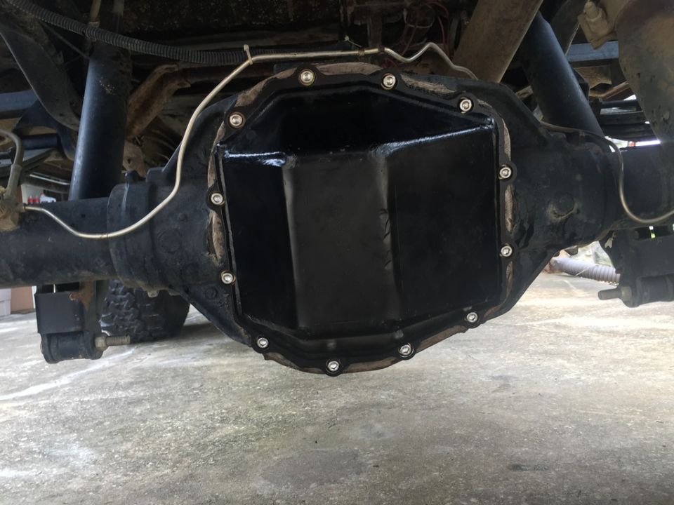 1989 Ford Bronco rear differential with black aftermarket cover