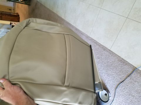 1994 Ford Bronco - A tan leather car seat is shown, with a Supermotors.net watermark visible at the bottom right.