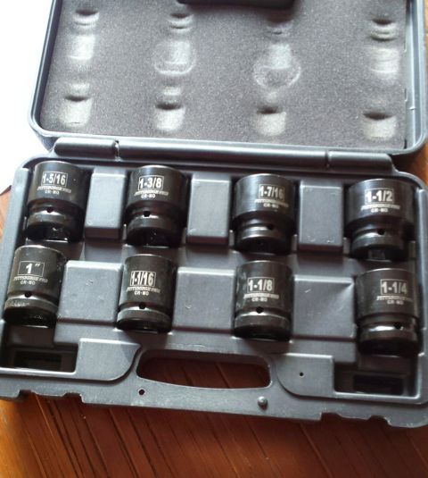 1984 Ford Bronco - Photo of a Pittsburgh Pro large impact socket set in inch sizes in its case.