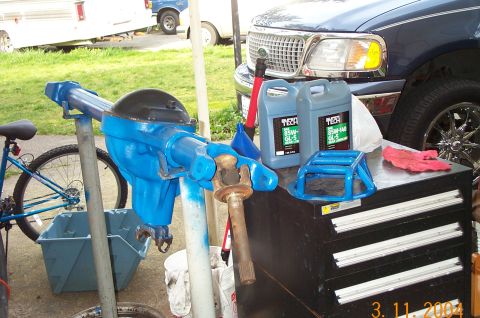 1986 Ford Bronco - Here's the Dana 44HD cleaned up, w/5.38 gears, a drop-in Detroit and a fresh coat of paint. That's Ron's diff guard sitting on the tool box…