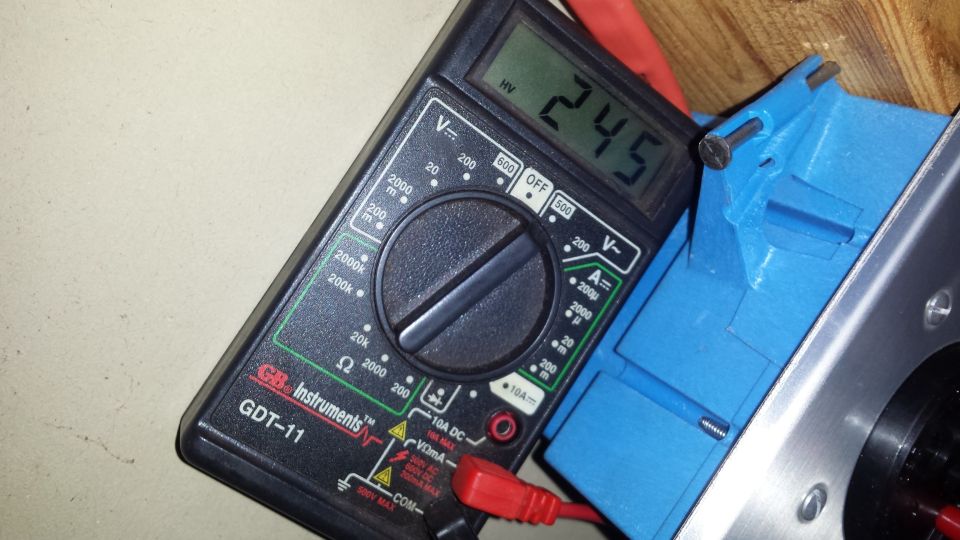 GB Instruments GDT-11 digital multimeter reading 24.5