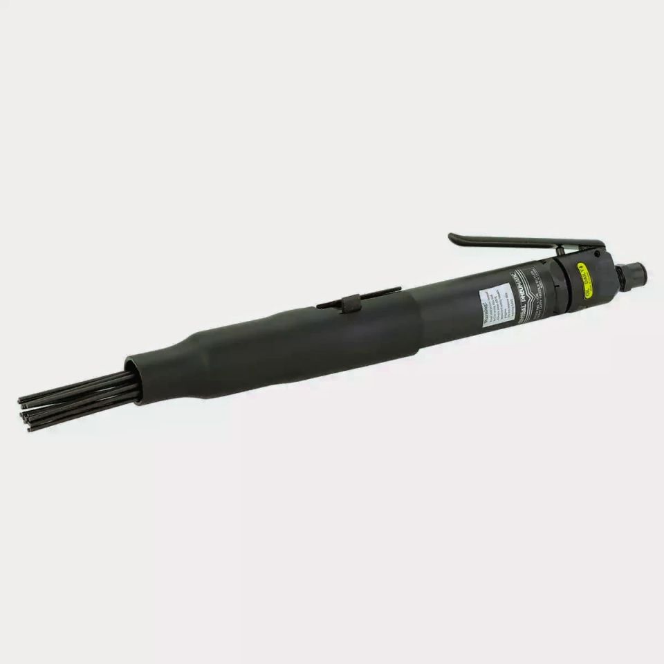Black pneumatic needle scaler tool with metal needles