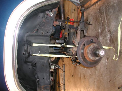 1985 Ford Bronco - used ratchet stramp to suspend axels