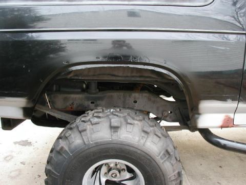 1985 Ford Bronco - little sanding, rust prevention and painting