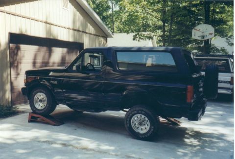 1995 Ford Bronco - Driceway 1