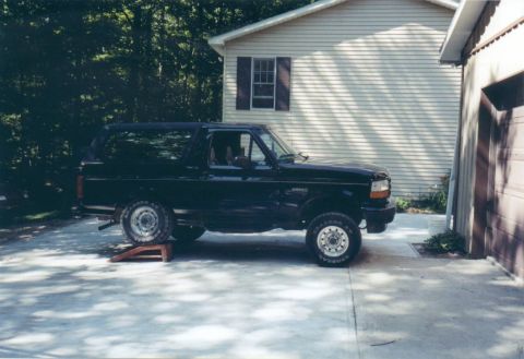 1995 Ford Bronco - Driveway 2