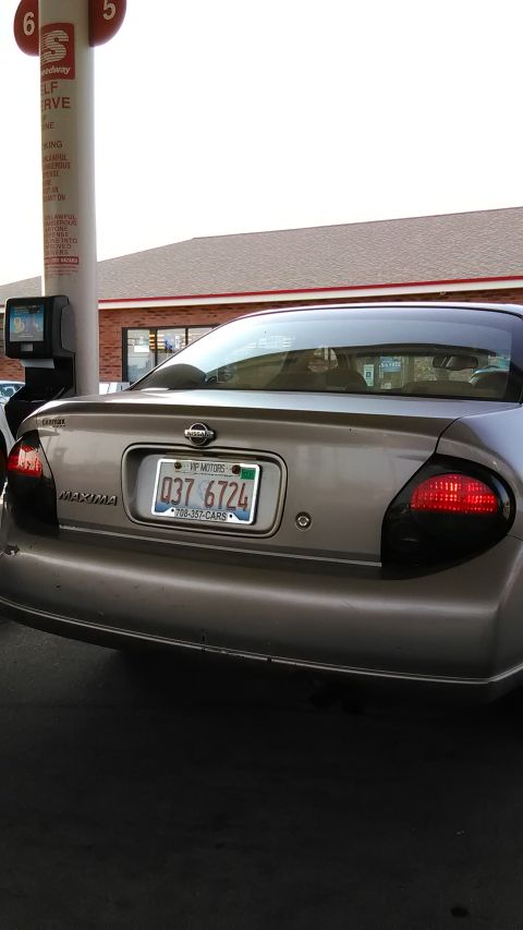 2001 Nissan Maxima photo
