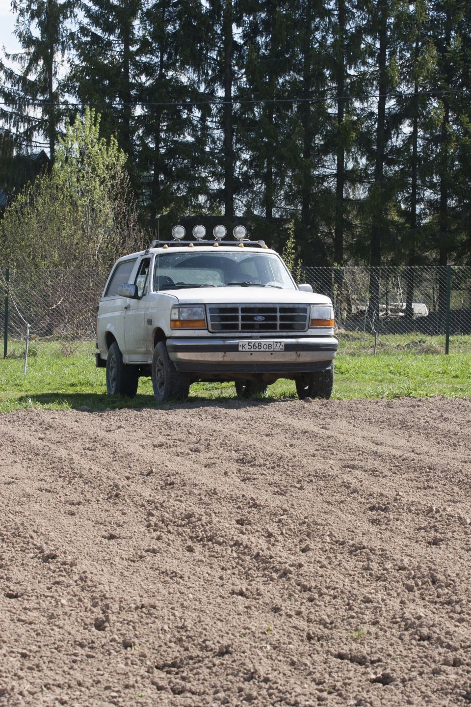 1993 Ford Bronco with roof lights and license plate K 568 OB 77 parked outdoors.