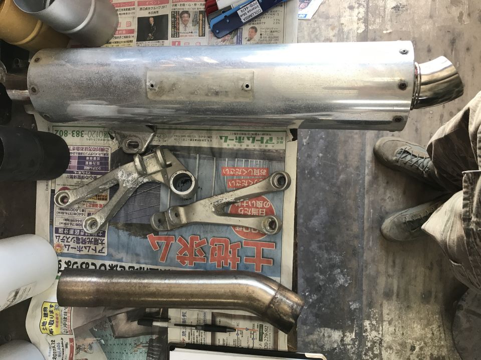 1998 ZX9R exhaust and rear footrest brackets before powder coat