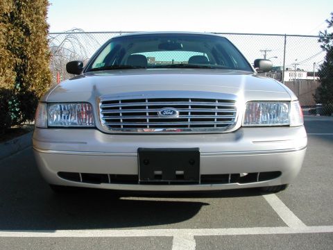 2003 Ford Crown Victoria photo