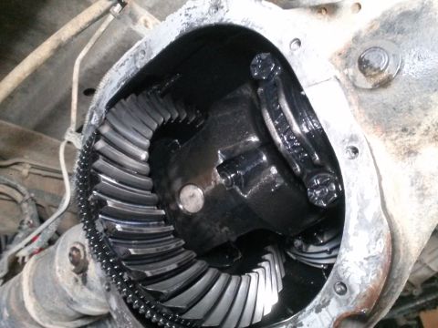 1996 Ford Bronco - A close-up view of the differential gears of a vehicle, likely a 1996 Ford Bronco, showing the ring gear and pinion assembly with black lub…
