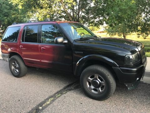 2000 Ford Explorer - This 2000 Ford Explorer is seen from the front three-quarter angle, with a two-tone paint job.