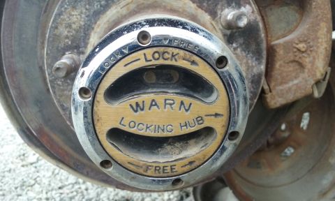 1995 Ford Bronco - This image shows a close-up of a Warn locking hub, indicating its 'LOCK' and 'FREE' settings.