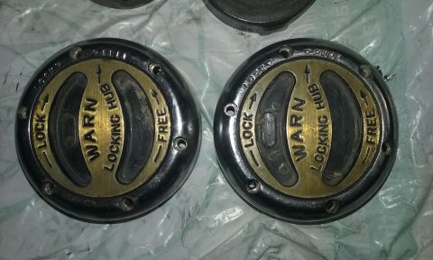 1995 Ford Bronco - Close-up of two Warn locking hubs, indicating their lock and free settings.