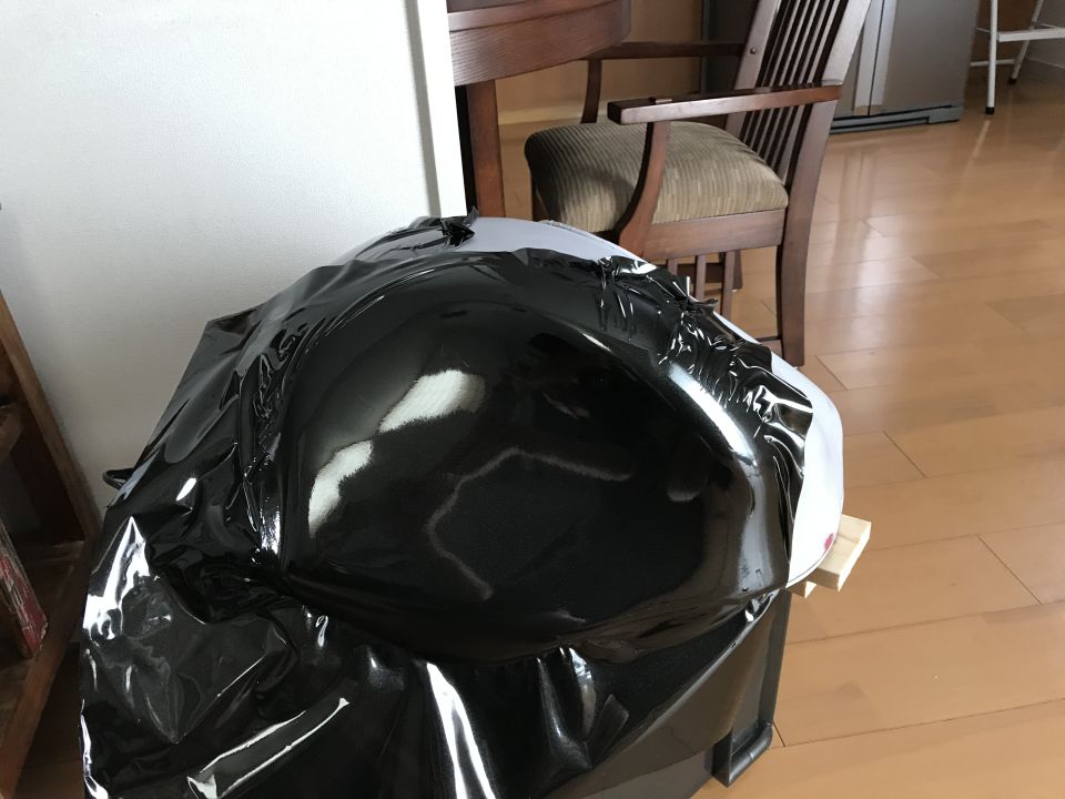 1998 ZX9R fuel tank in 3M dragon fire red with black metallic 1998 ZX9R fuel tank in 3M dragon fire red with black metallic