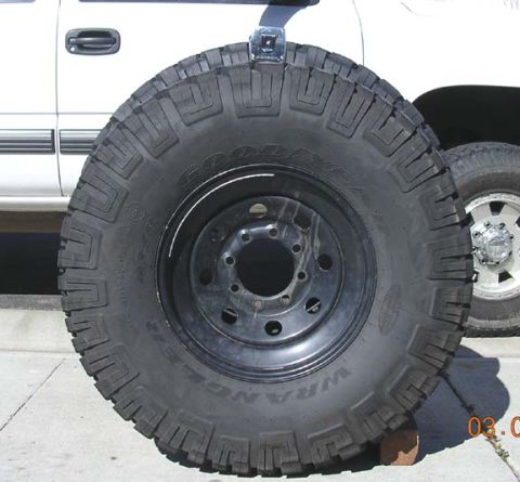 1994 Ford Bronco - unmounted 40x17x1350 in the back, with 17x9 mounted in 37 in front