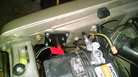 1988 Toyota Land Cruiser - I guess the switch was added for storage, but it's a poor way to accomplish what a trickle charger would do MUCH better. Both battery termi…