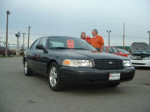 1999 Ford Crown Victoria - Front view.
