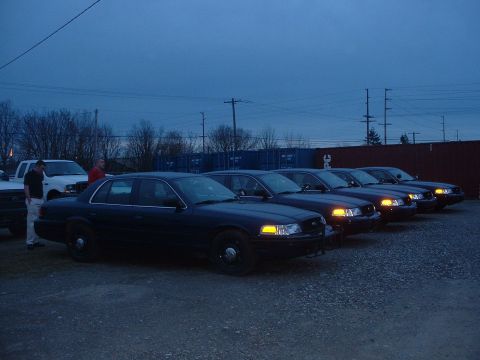 1999 Ford Crown Victoria - Row of dark blue PIs.