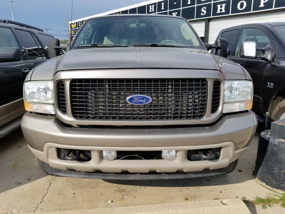 2003 Ford Excursion front grille and headlights