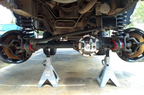 1995 Ford Bronco - waiting on the new links to arrive
