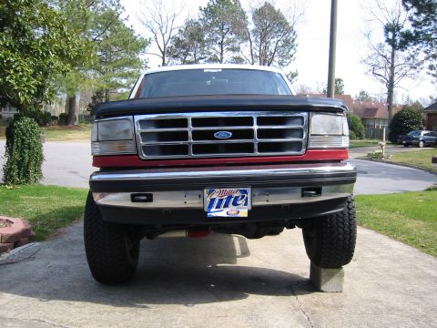 1993 Ford Bronco - This Ford Bronco's grille indicates a 1992 model year, not 1993 as claimed.