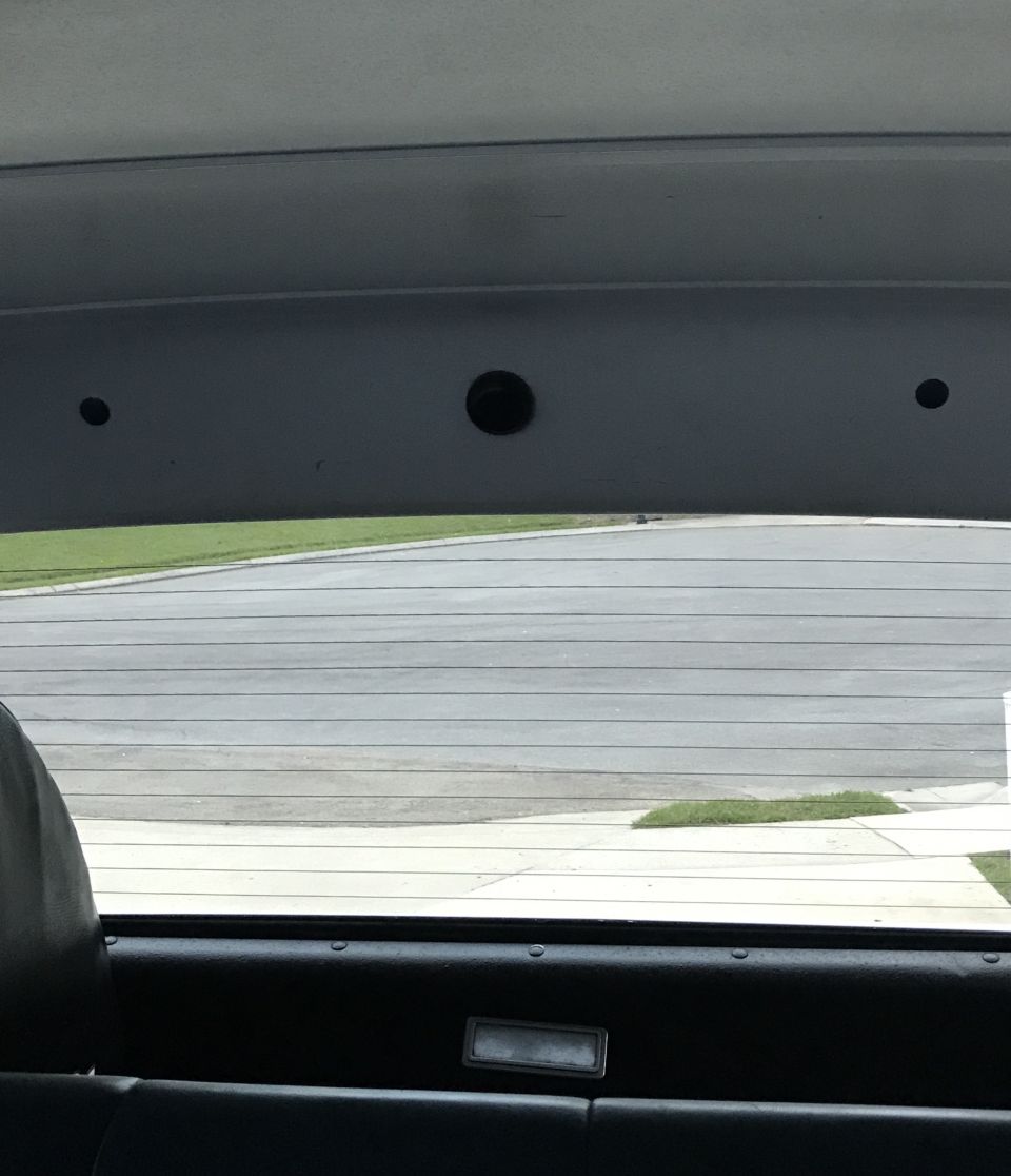 Interior rear view showing defroster lines and a Supermotors.net watermark