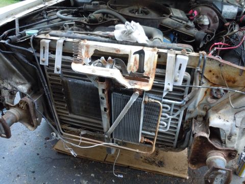 2001 Ford Crown Victoria - The front end of a vehicle is disassembled, revealing the radiator and air conditioning condenser.