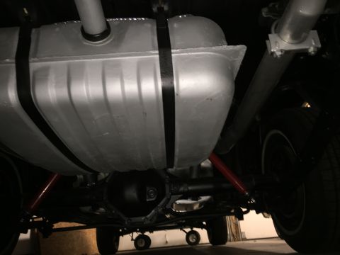 2001 Ford Crown Victoria - Underside of a vehicle, focusing on the fuel tank and rear axle assembly.